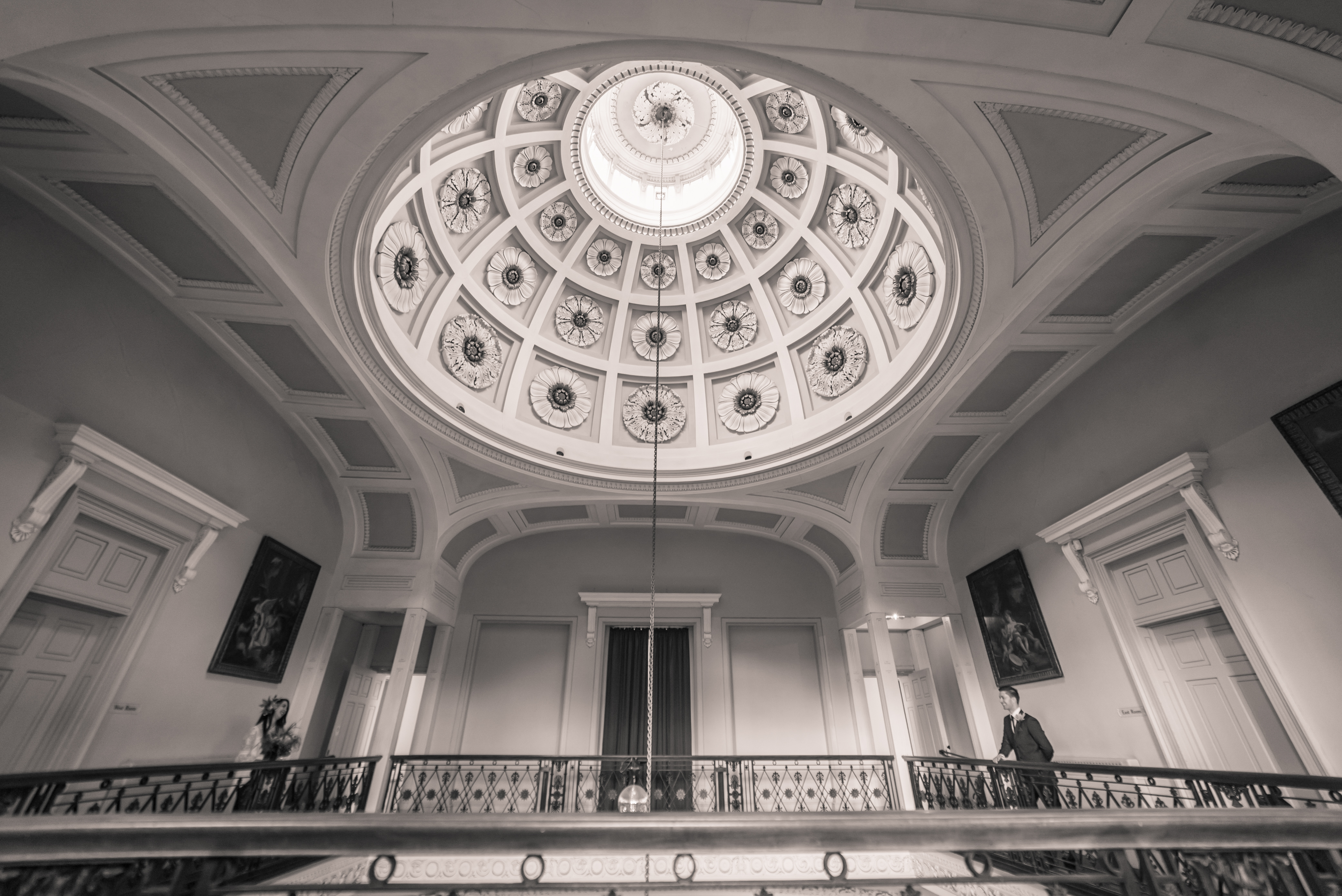 5Lee-Hawley-Photography-katelyn-karl-no38-thepark-cheltenham-wedding-photography-photographer-pitville-pumprooms-cotswold-natural-candid-creative-43