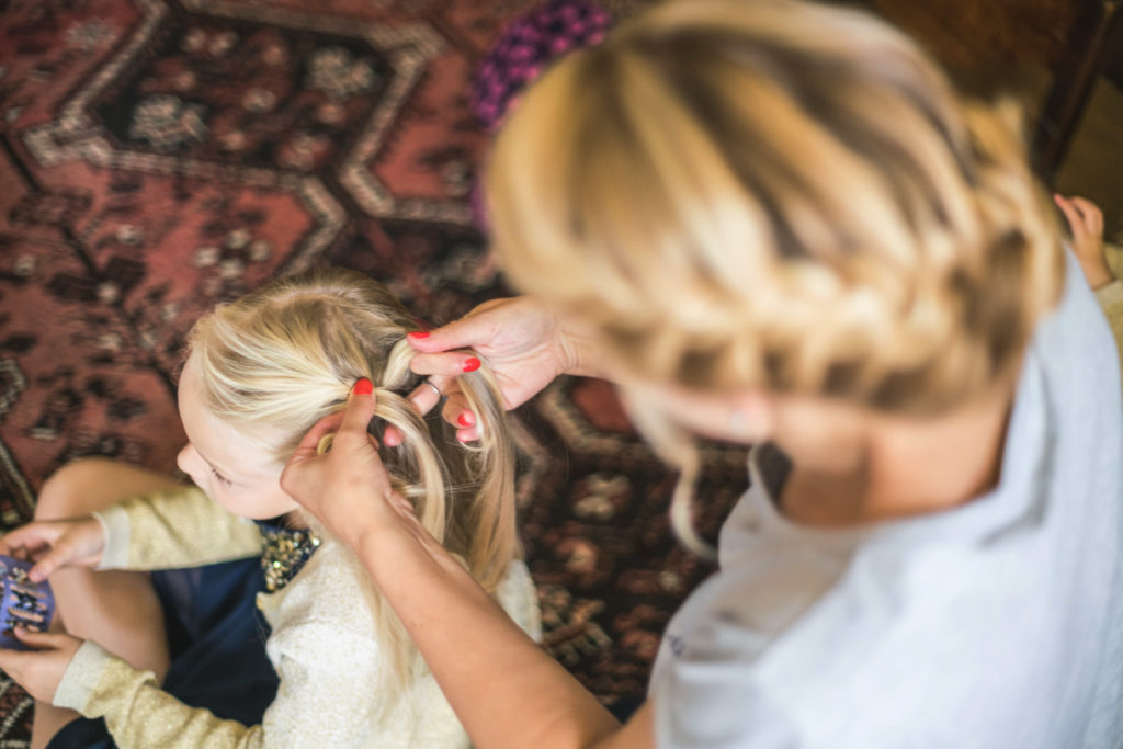 Lee-Hawley-Photography-photographer-gloucestershire-natural-candid-creative-bridal-prep-