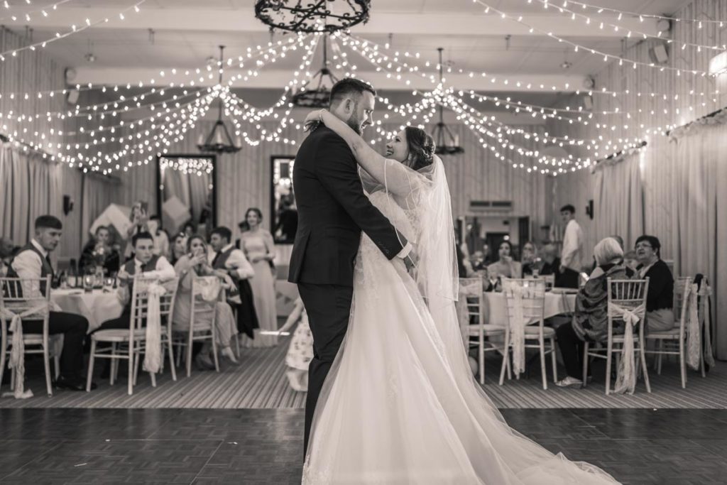 Lee Hawley Photography - Hare &amp; Hounds Tetbury - gloucestershire wedding photogapher
