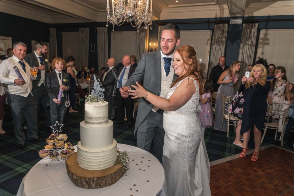 Swan at Bibury Wedding Photographer Lee Hawley Photography Cotswolds